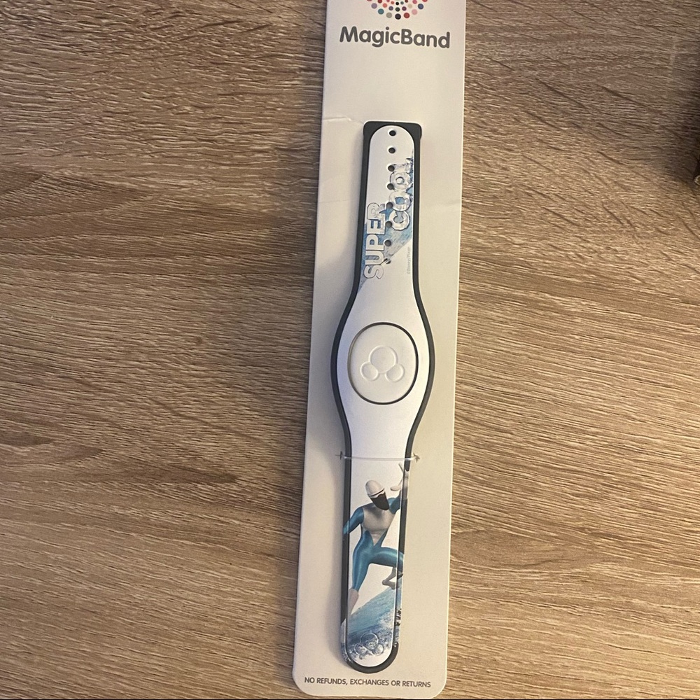 DISNEY MAGIC BAND 2 Frozone - The Incredibles - Never used or activated.